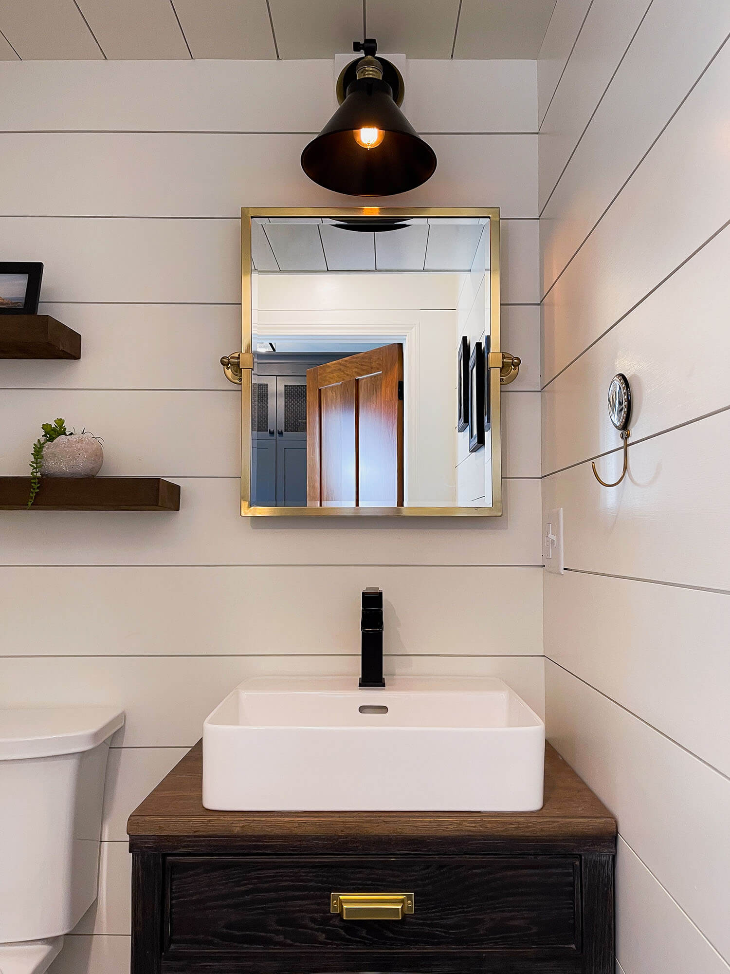 mcclurg-remodeling-bathroom-vanities-and-storage-16