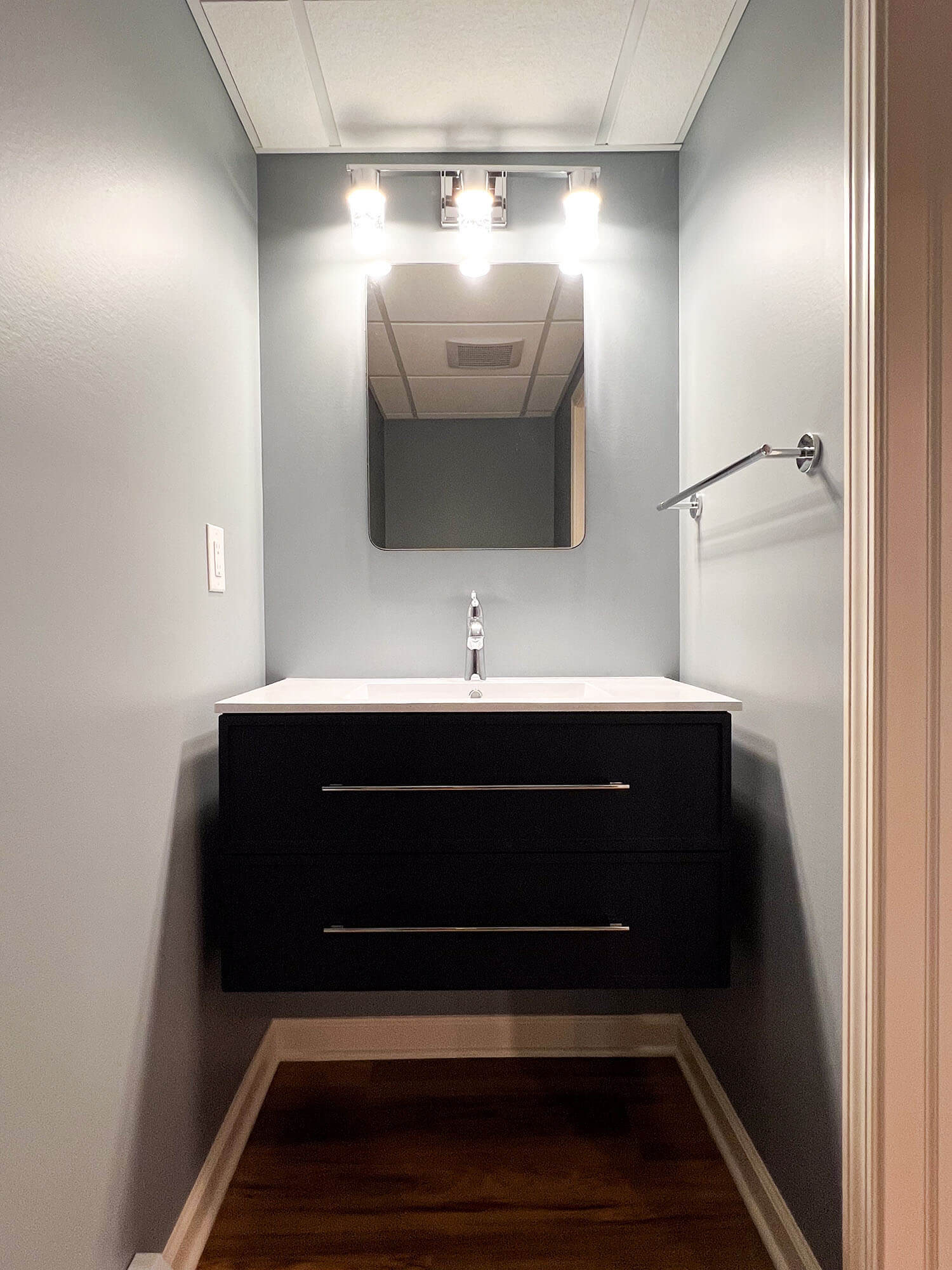 mcclurg-remodeling-bathroom-vanities-and-storage-2