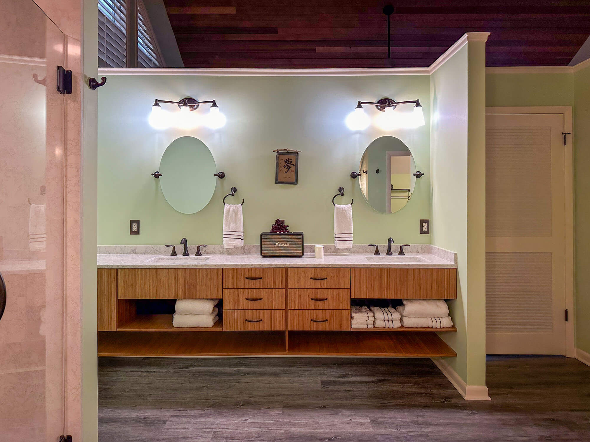 mcclurg-remodeling-bathroom-vanities-and-storage-4