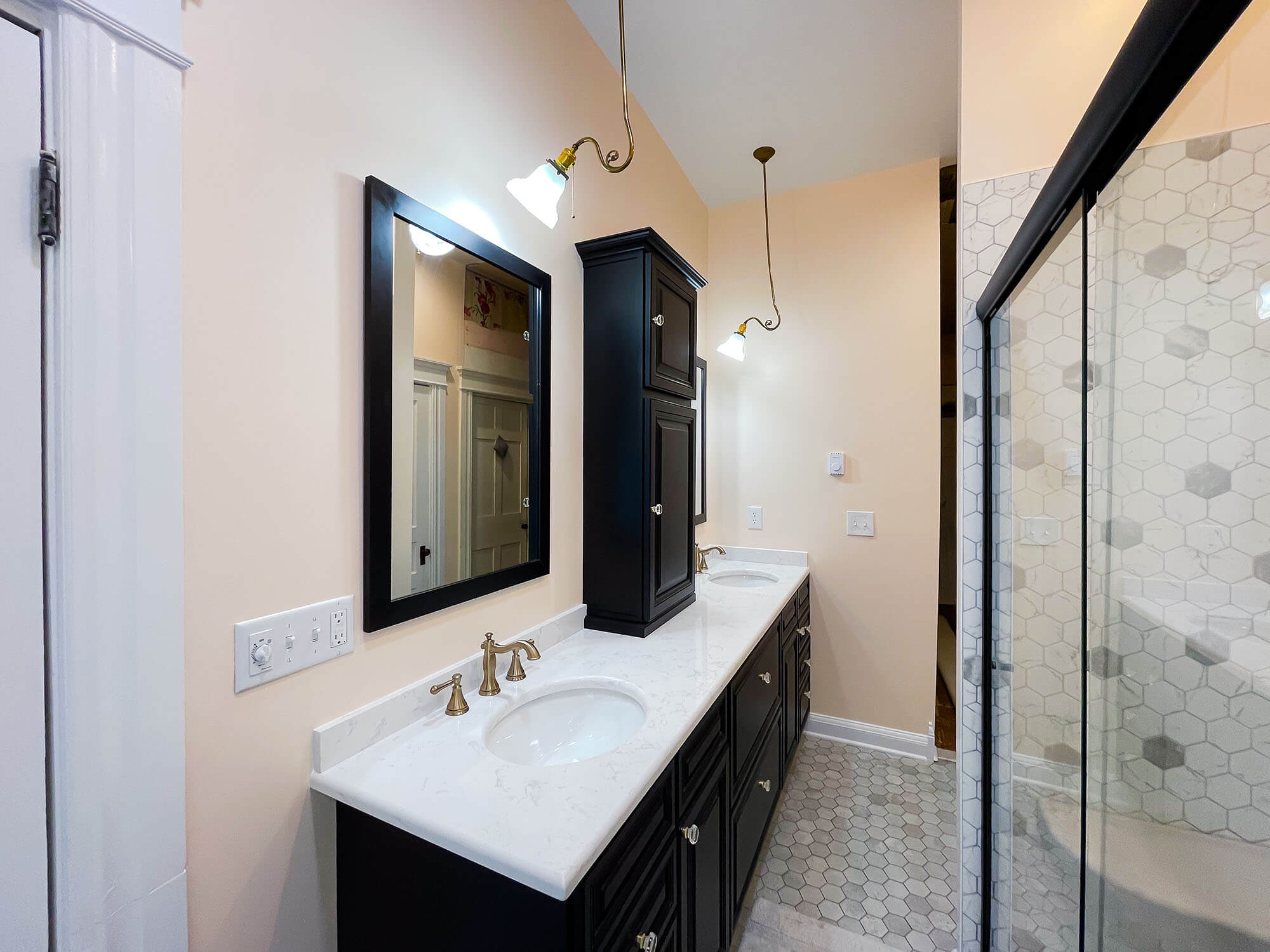 mcclurg-remodeling-bathroom-vanities-and-storage-6