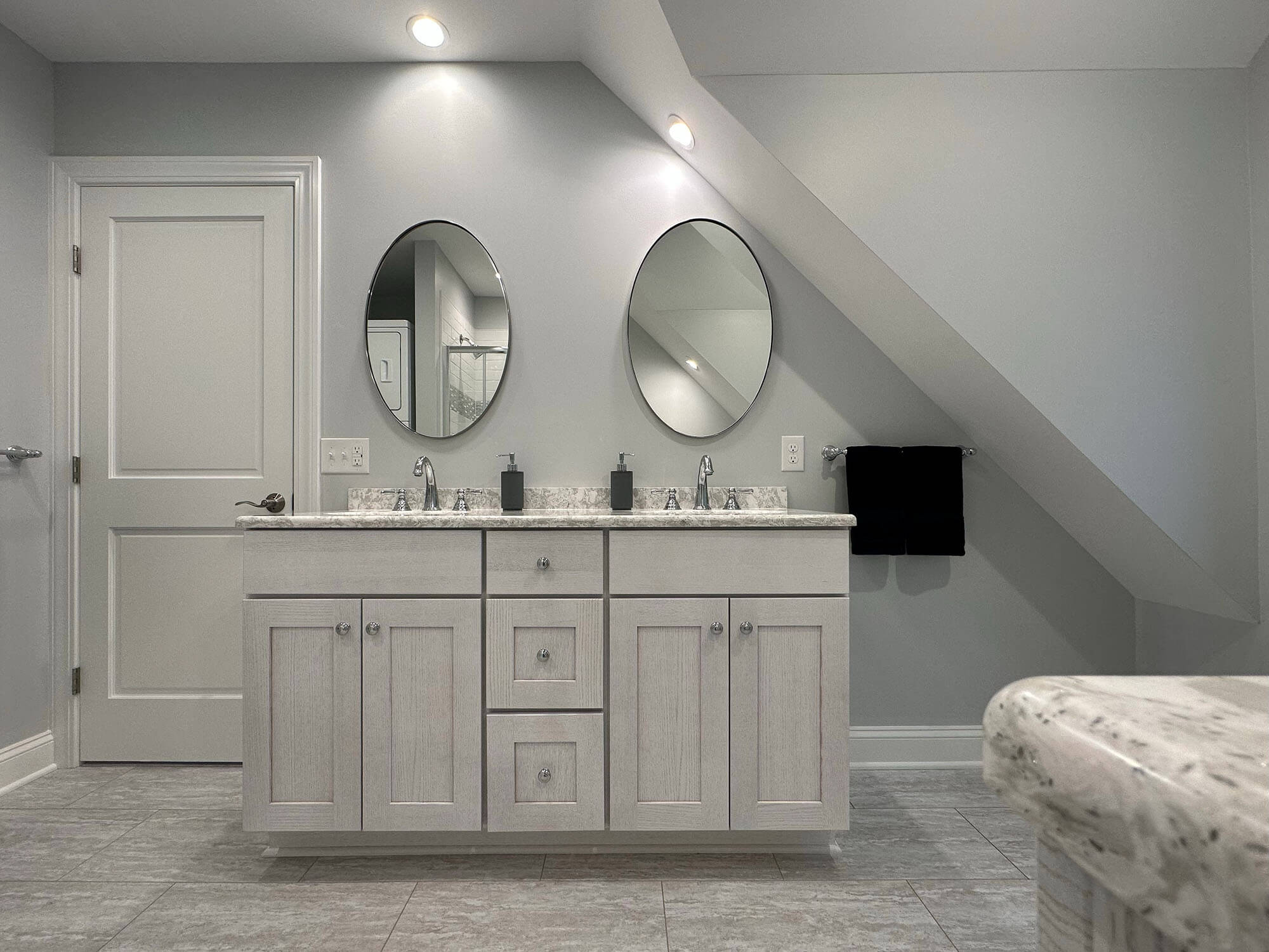 mcclurg-remodeling-bathroom-vanities-storage-22