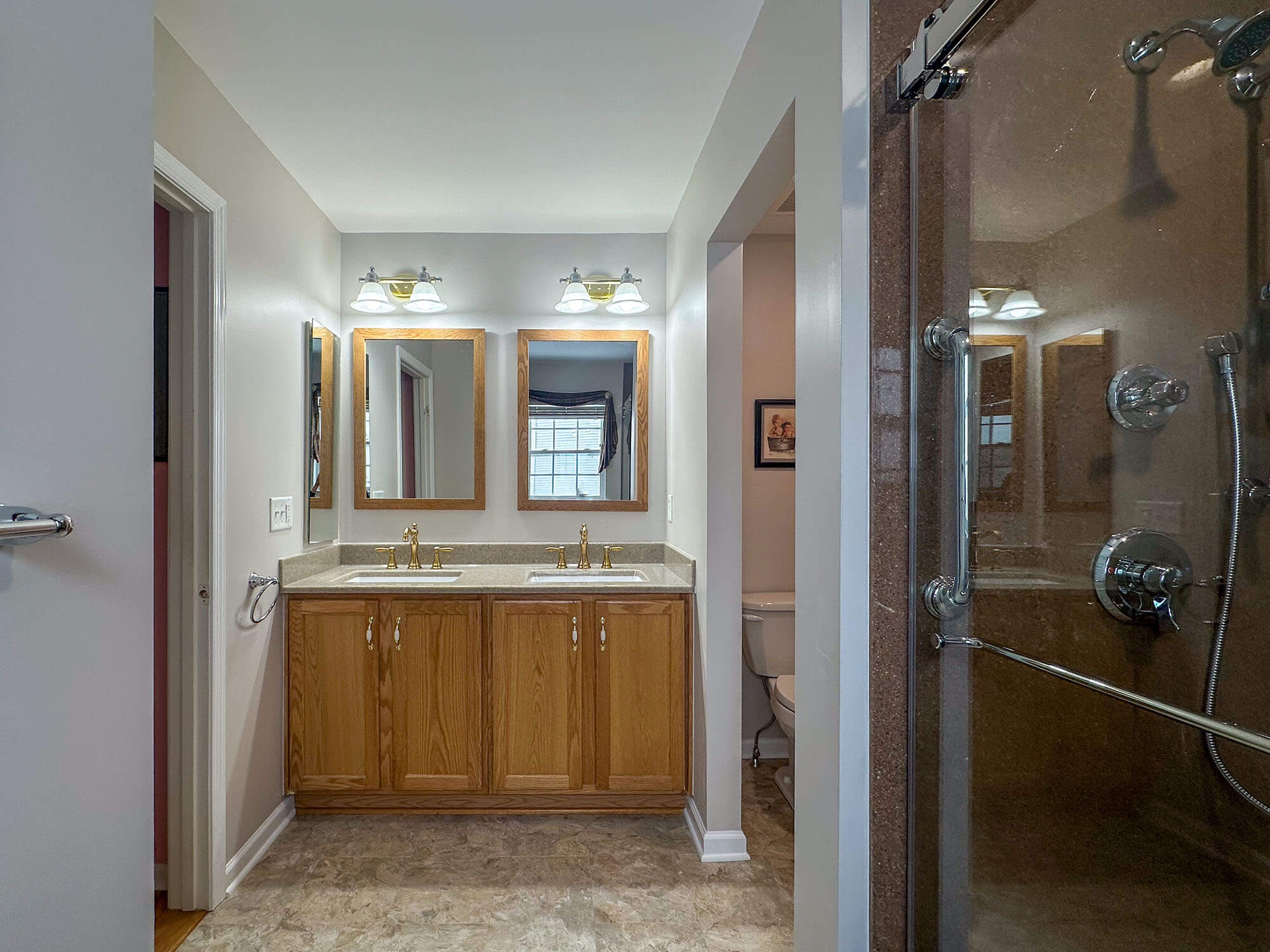 mcclurg-remodeling-bathroom-vanities-storage-25