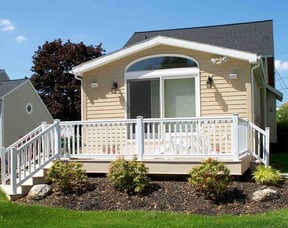 Composite-Deck-and-Vinyl-Railings