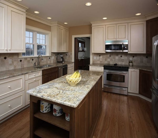 D_Kitchen-with-Spectacular-Granite-Countertops-and-Backsplash