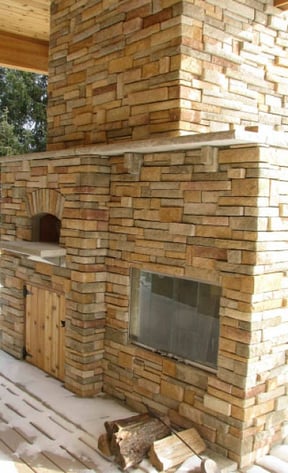 Outdoor-Fireplace-and-Pizza-Oven-1