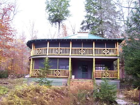 adirondack_cottage_with_upper_and_lower_porches