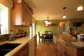 kitchen-with-kraftmaid-cabinets