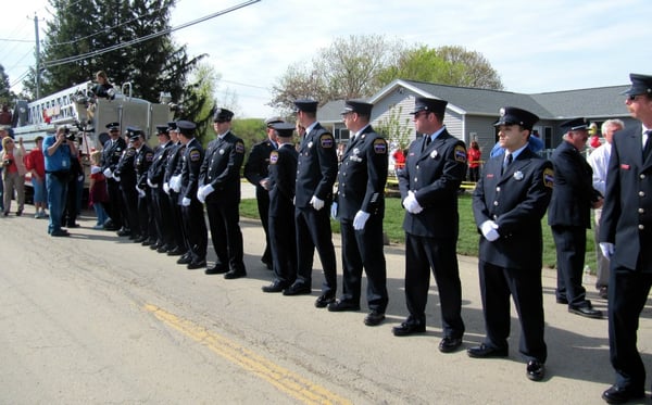 syracuse_firefighters_greet_the_johnson_family