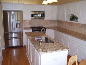 white-kitchen-with-island-sink