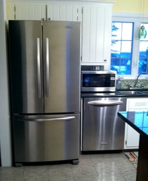 white-kitchen-with-stainless-steel-appliances