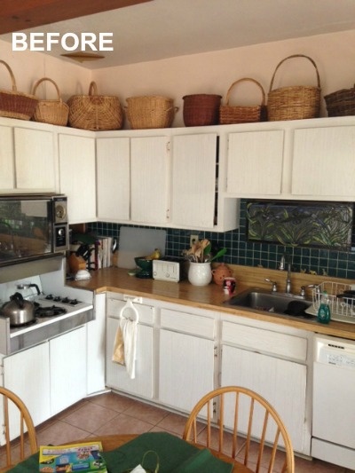 BEFORE: old kitchen cabinets
