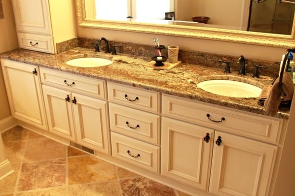 dual undermount sinks with deck mounted faucets