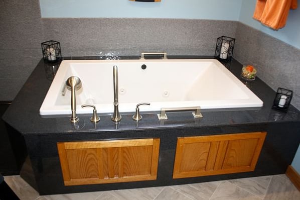 https://www.mcclurgteam.com/hs-fs/hubfs/Imported_Blog_Media/jetted-tub-with-grab-bars-1-1.jpg?width=598&name=jetted-tub-with-grab-bars-1-1.jpg