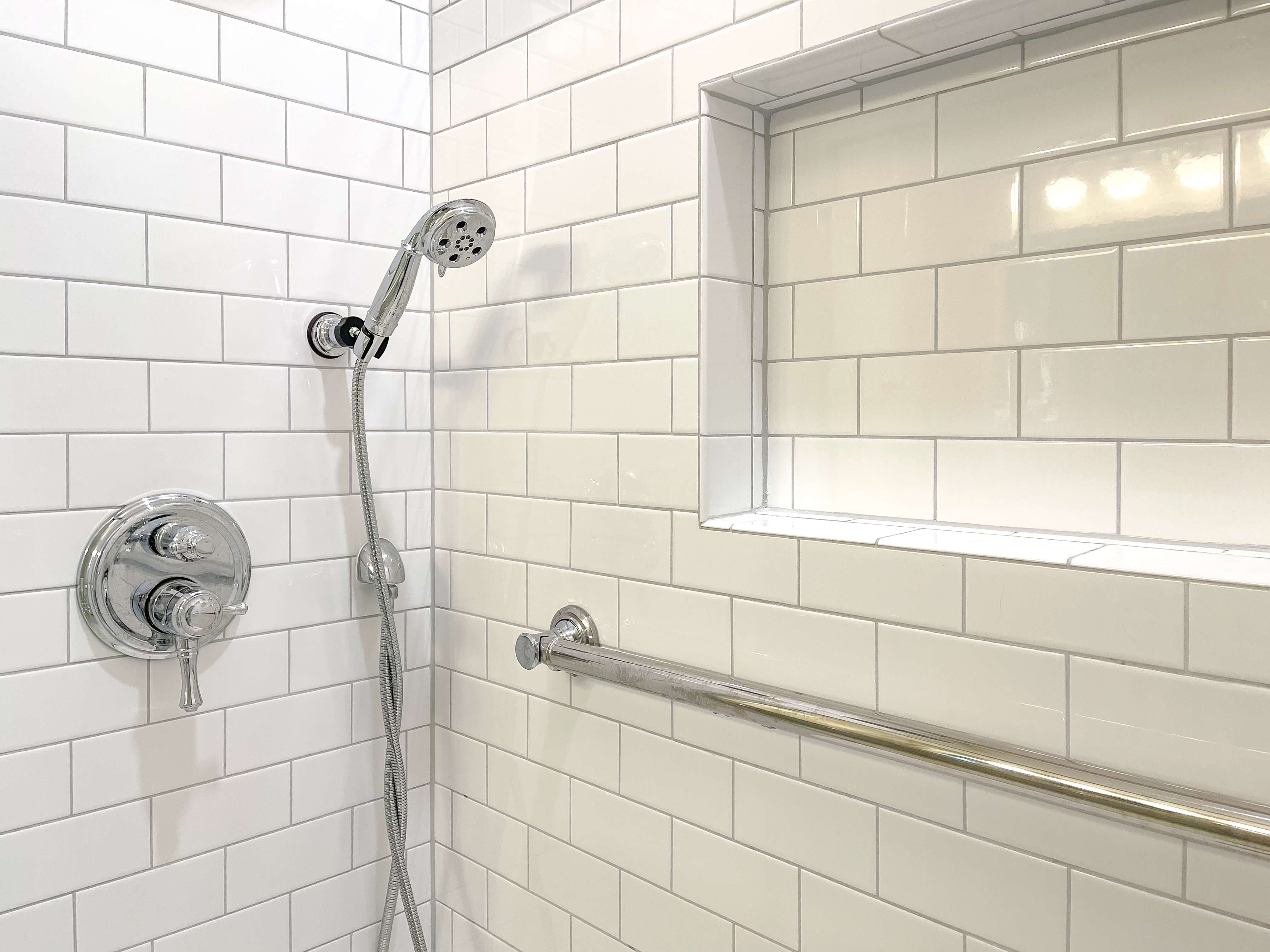 The Different Types of Shower Rails and Bathroom Grab Bars for the Elderly