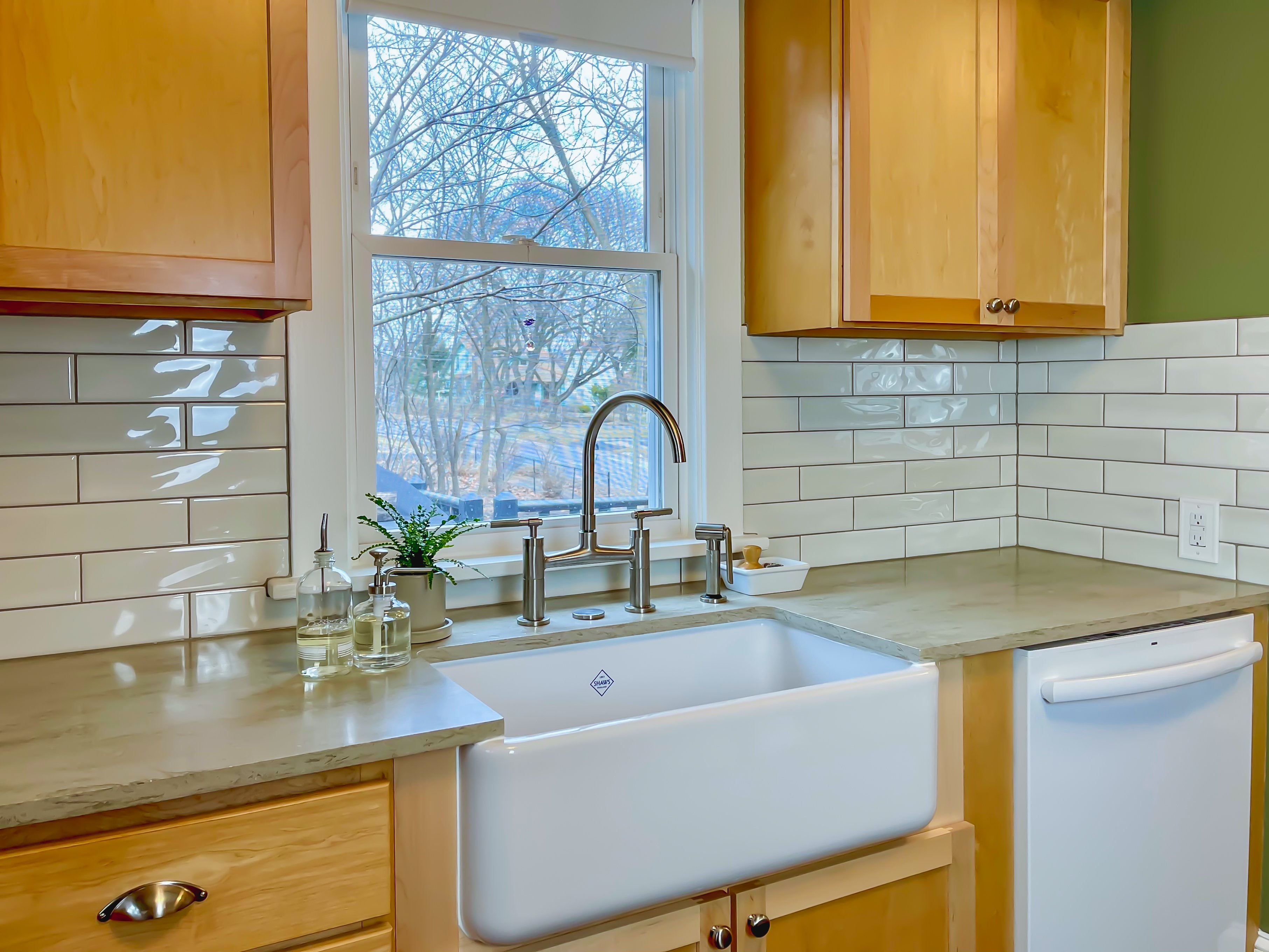 The pros and cons of a ceramic kitchen sink