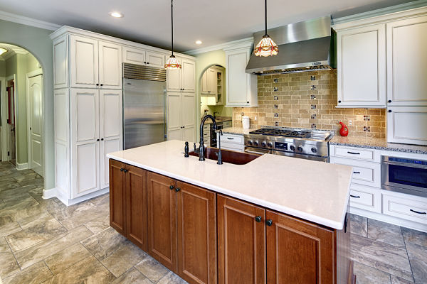 kitchen-island-with-farmhouse-style-sink