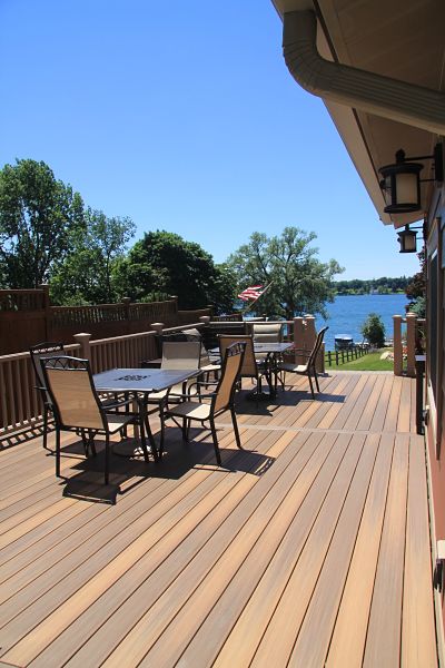 lakeside-composite-deck-lighting