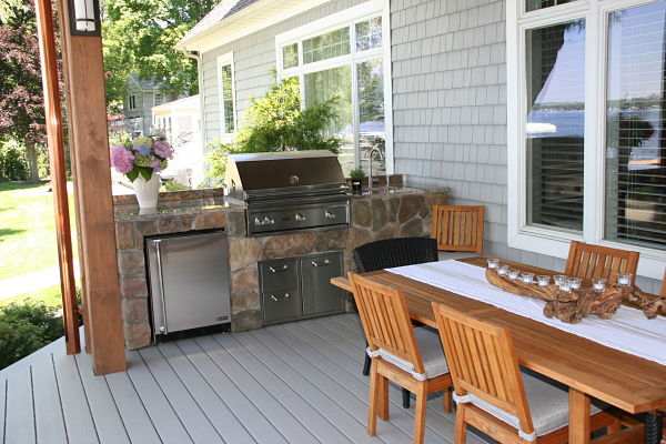 outdoor kitchen with manufactured stone veneer