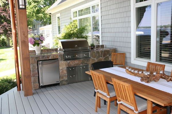 outdoor kitchen with manufactured stone veneer