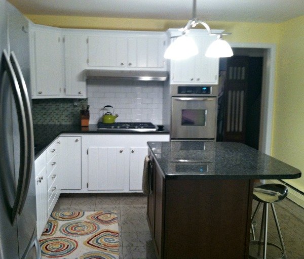 white painted kitchen cabinets