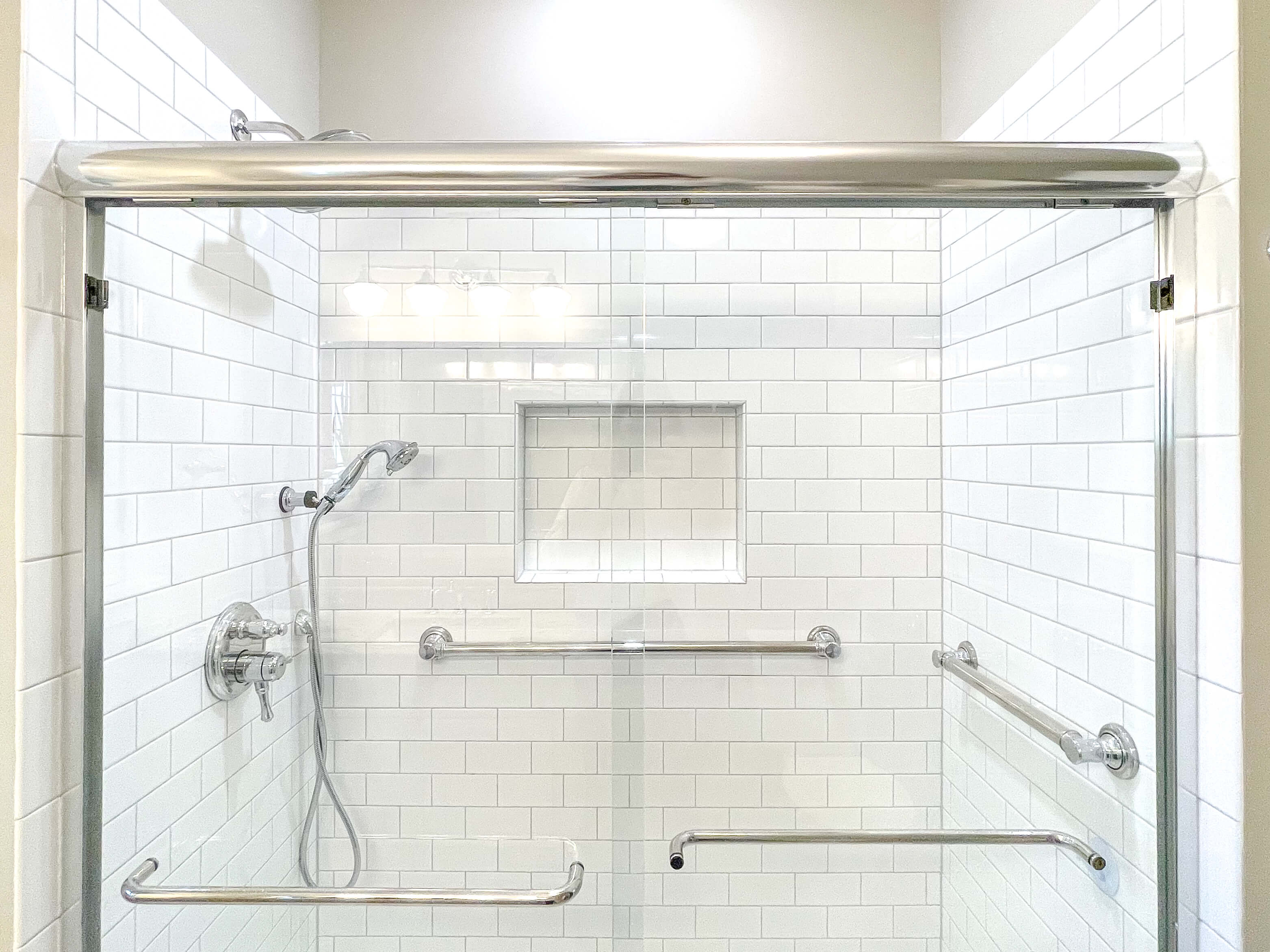 The Different Types of Shower Rails and Bathroom Grab Bars for the Elderly